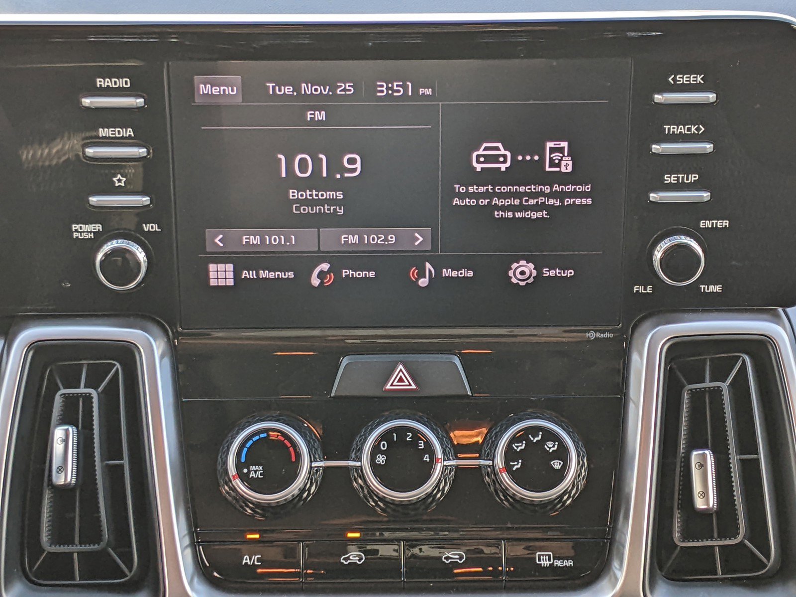 Used 2023 Kia Sorento LX image 29