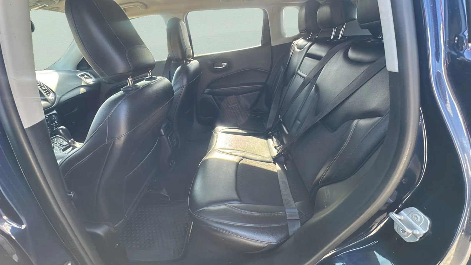 Used 2018 Jeep Compass Latitude w/ Popular Equipment Group AWD/4WD image 18