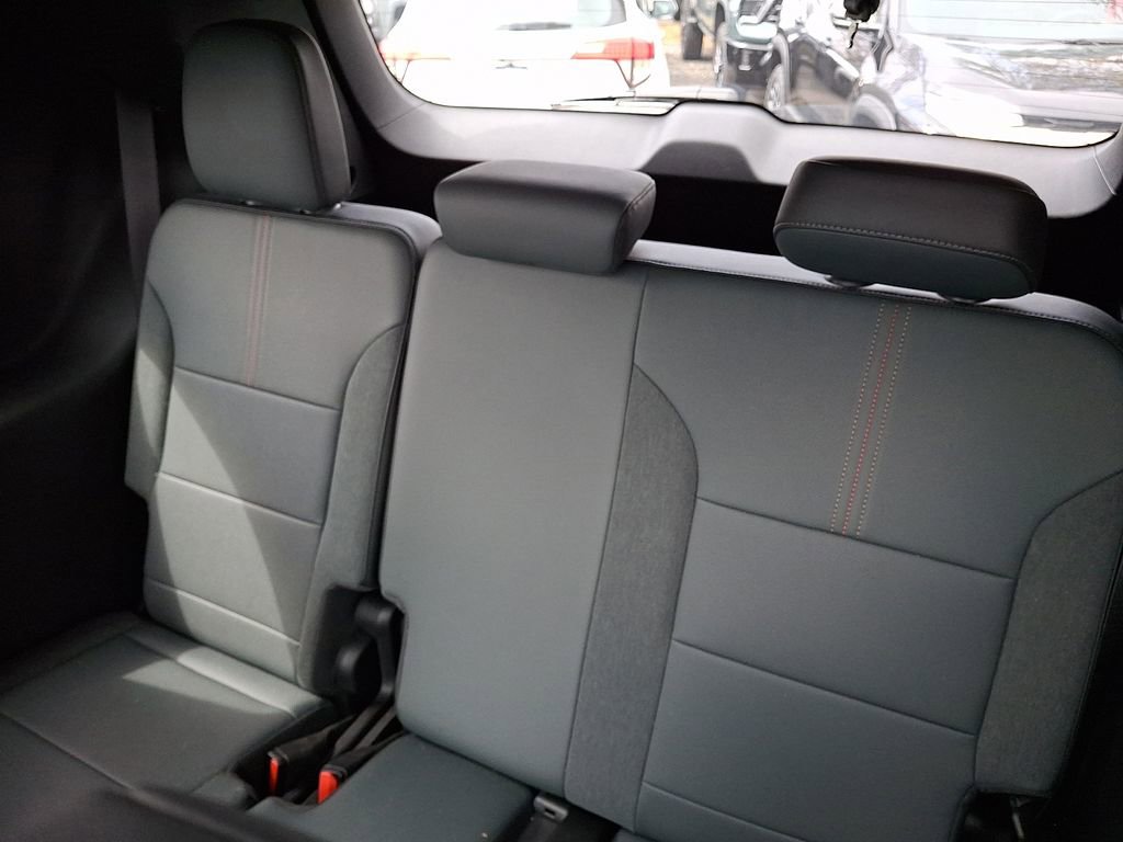 Certified 2024 GMC Acadia AT4 image 12