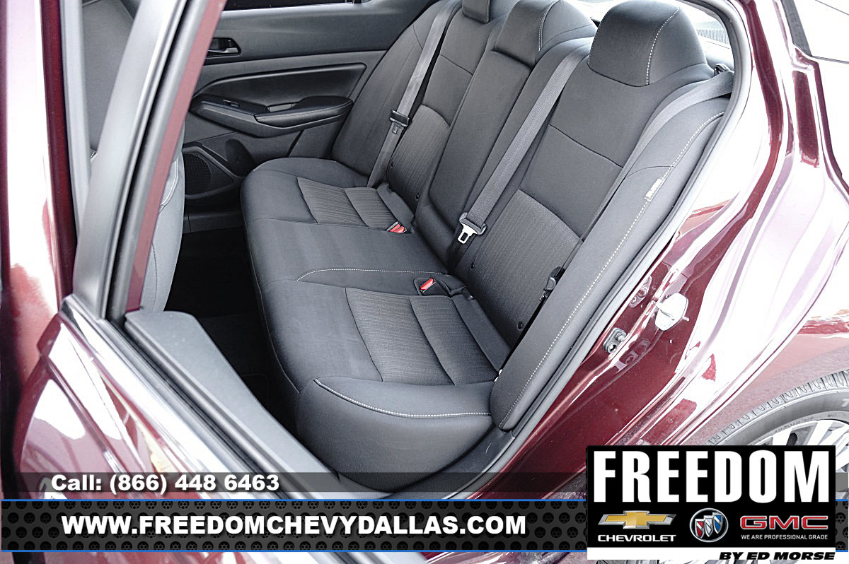Used 2024 Nissan Altima 2.5 SV FWD image 10