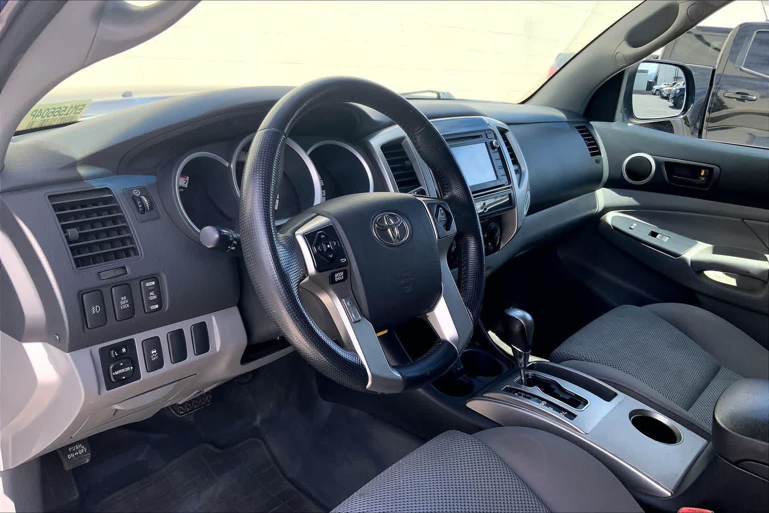 Used 2014 Toyota Tacoma PreRunner RWD image 2