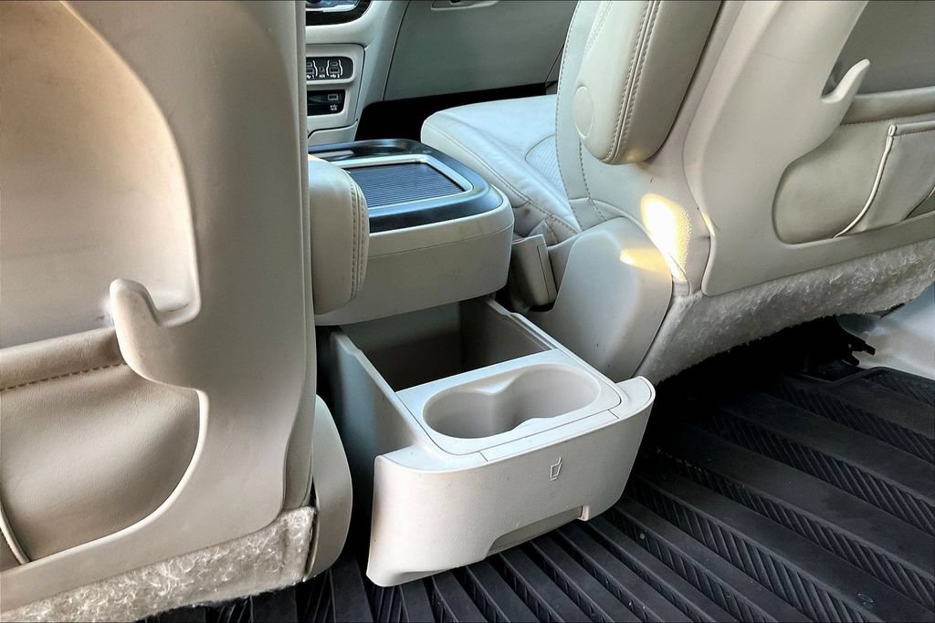 Used 2021 Chrysler Pacifica Touring-L w/ Uconnect Theater Family Group FWD image 10