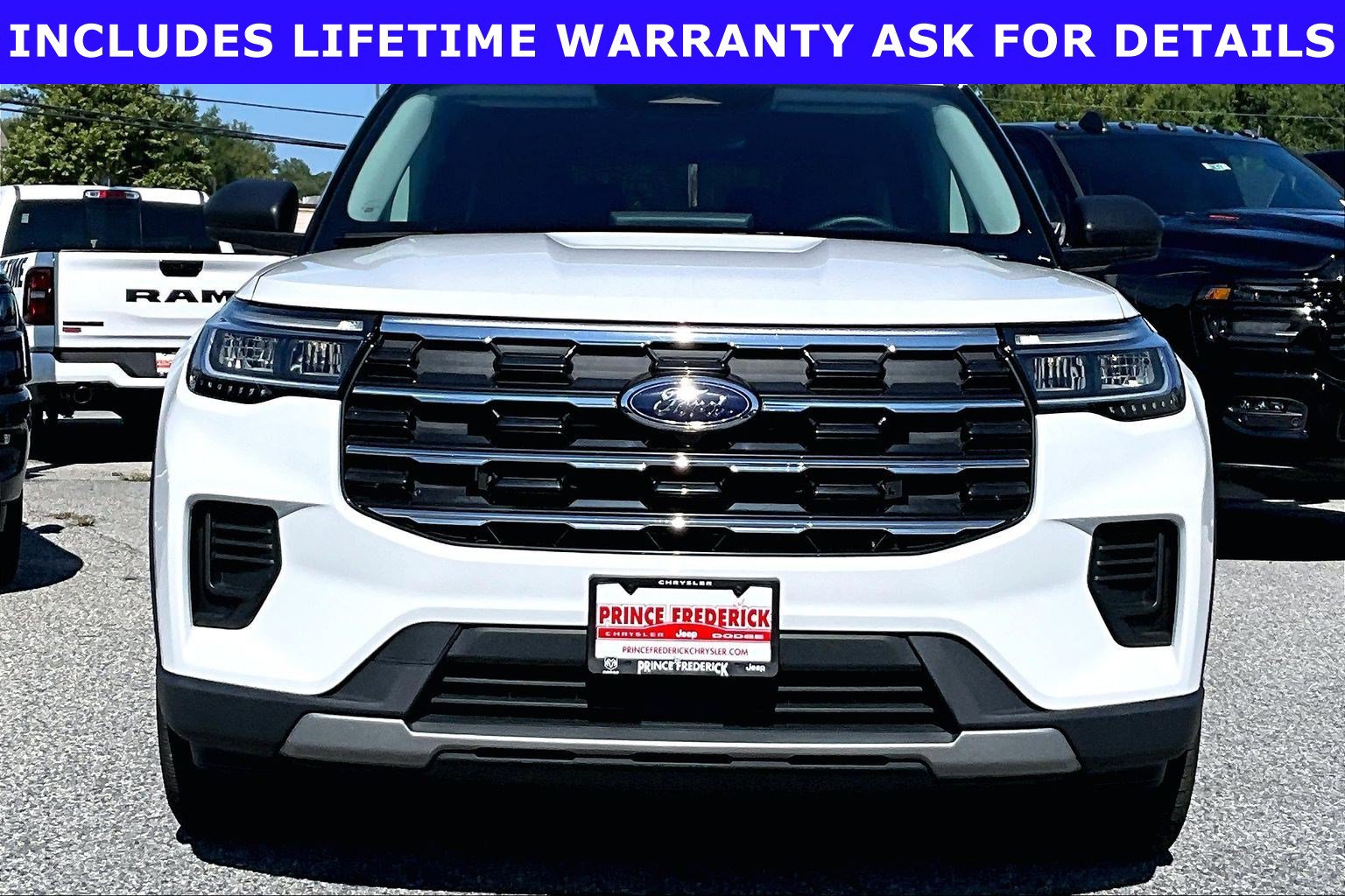 Used 2025 Ford Explorer Active RWD image 2