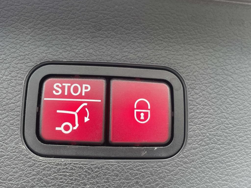 Used 2021 Mercedes-Benz GLS 450 4MATIC image 18