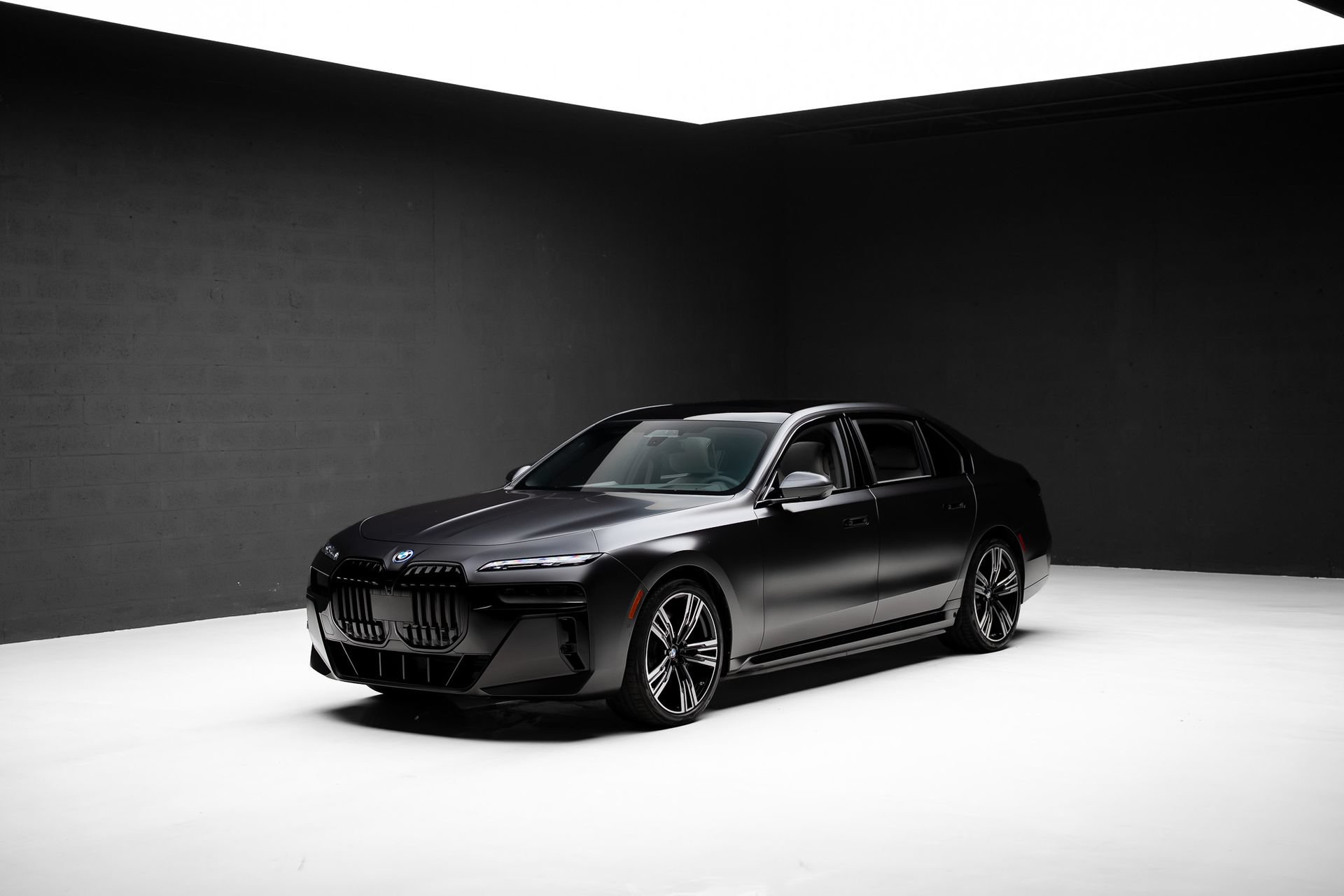 Used 2023 BMW i7 xDrive60 AWD/4WD image 4