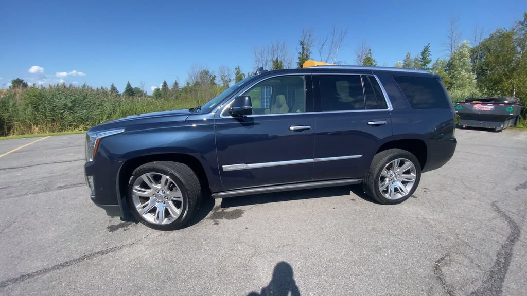 Certified 2020 Cadillac Escalade Premium Luxury AWD/4WD image 5