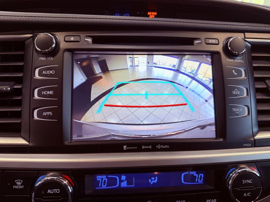 Used 2018 Toyota Highlander Plus FWD image 25