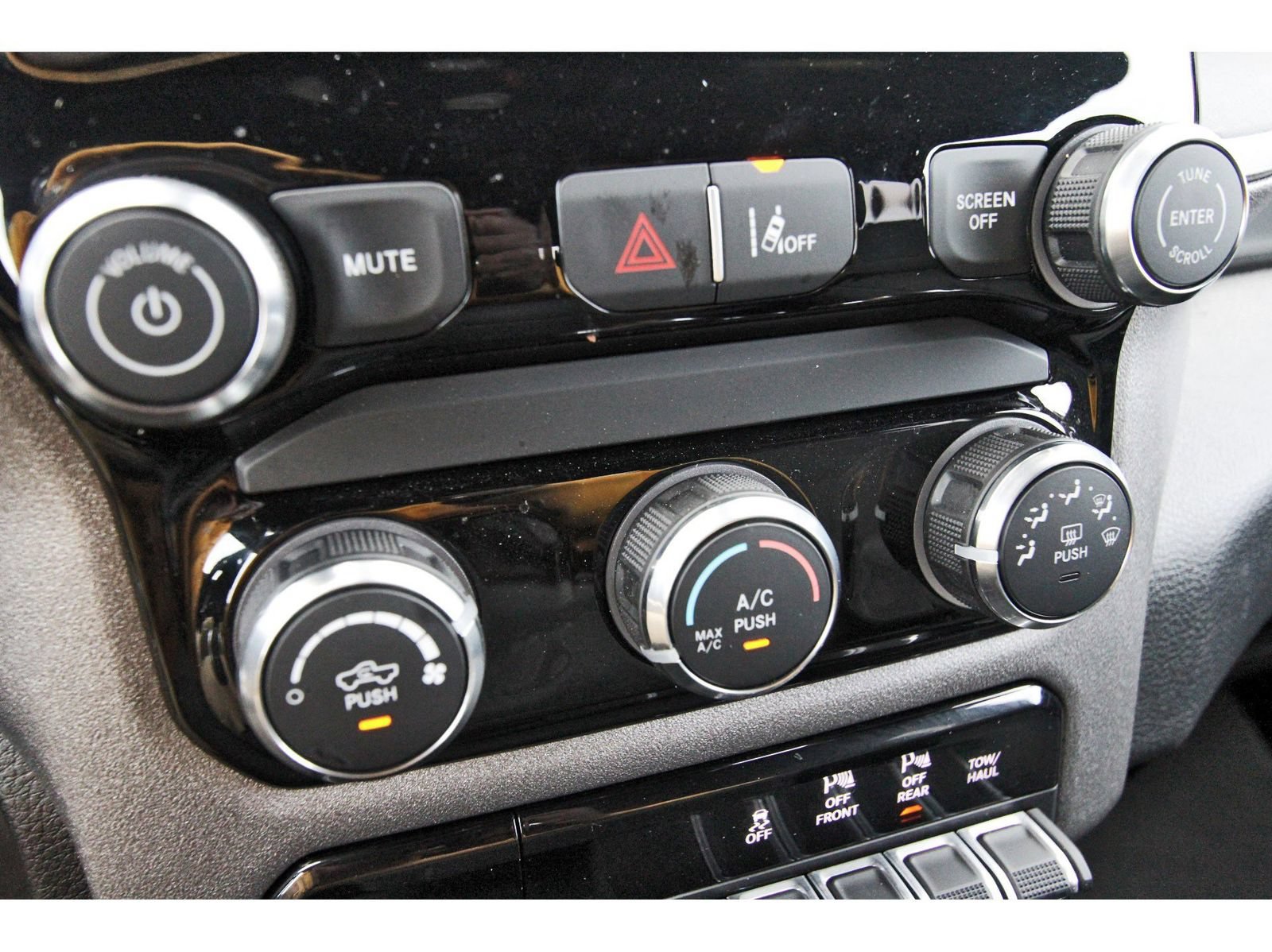 Used 2026 RAM 1500 Express RWD image 28