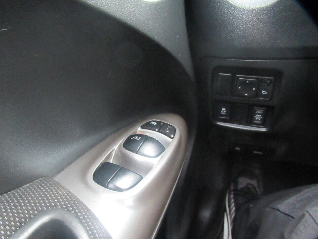 Used 2014 Nissan Juke S image 26