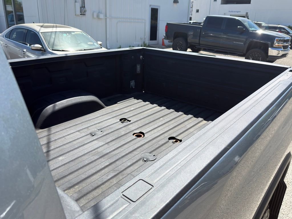 Used 2024 Chevrolet Silverado 3500 High Country w/ Technology Package image 12