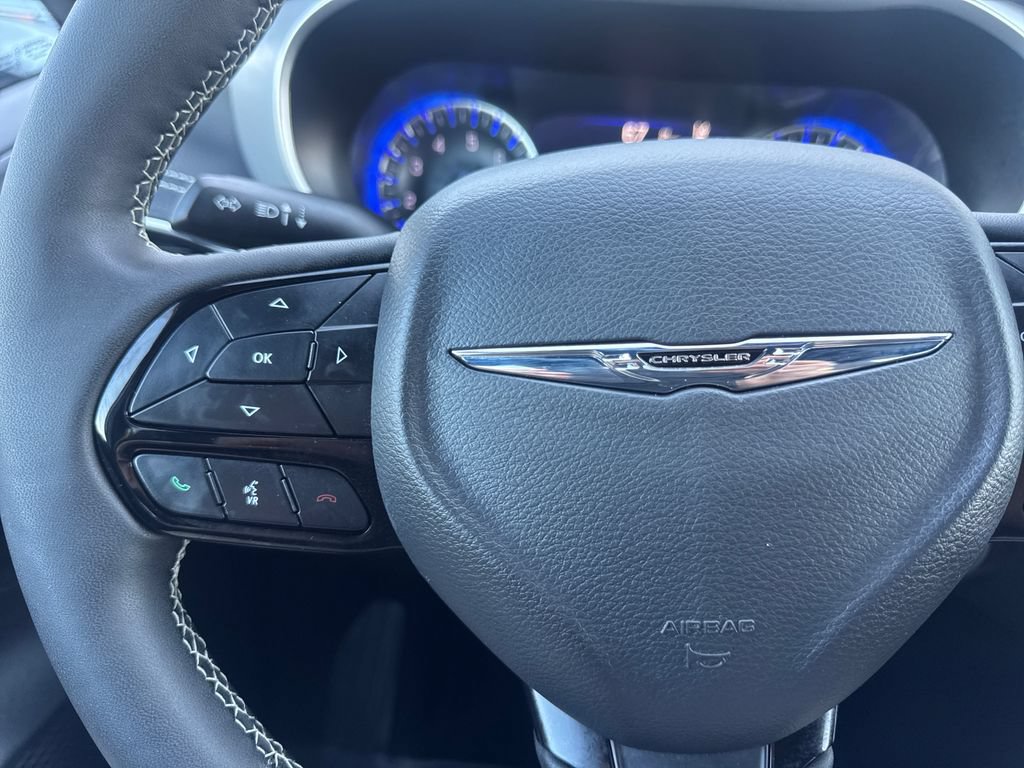 Used 2024 Chrysler Pacifica Touring FWD image 24