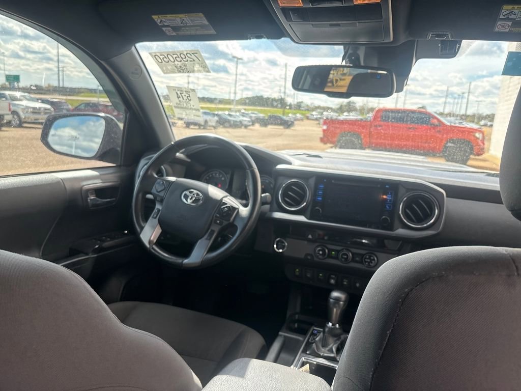 Used 2018 Toyota Tacoma TRD Sport w/ Technology Package image 26