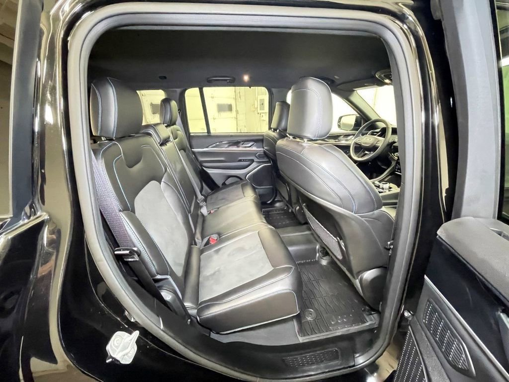 Used 2022 Jeep Grand Cherokee Trailhawk w/ Luxury Tech Group III image 37