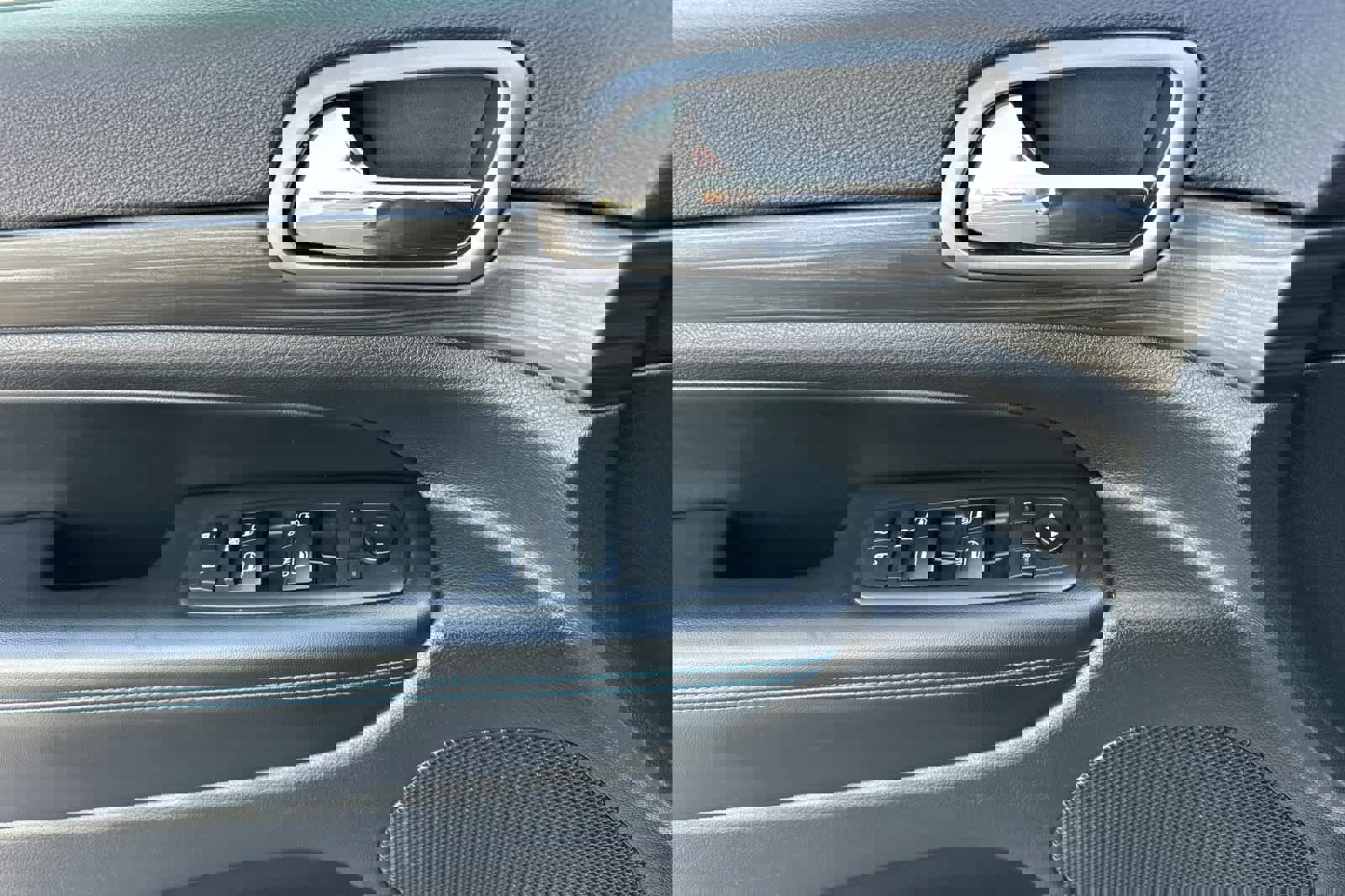 Used 2019 Jeep Grand Cherokee Laredo image 12