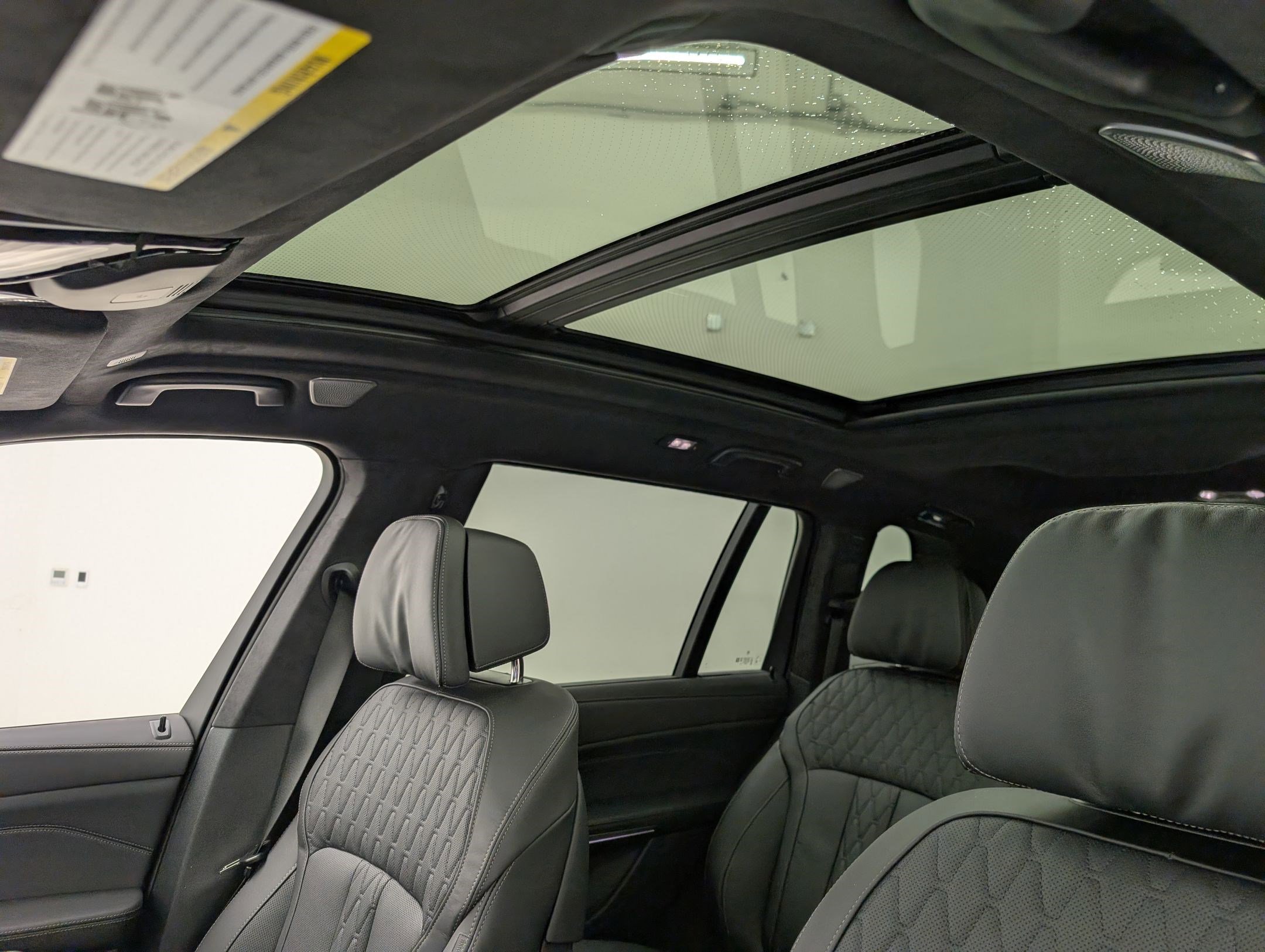 New 2026 BMW X7 M60i image 16