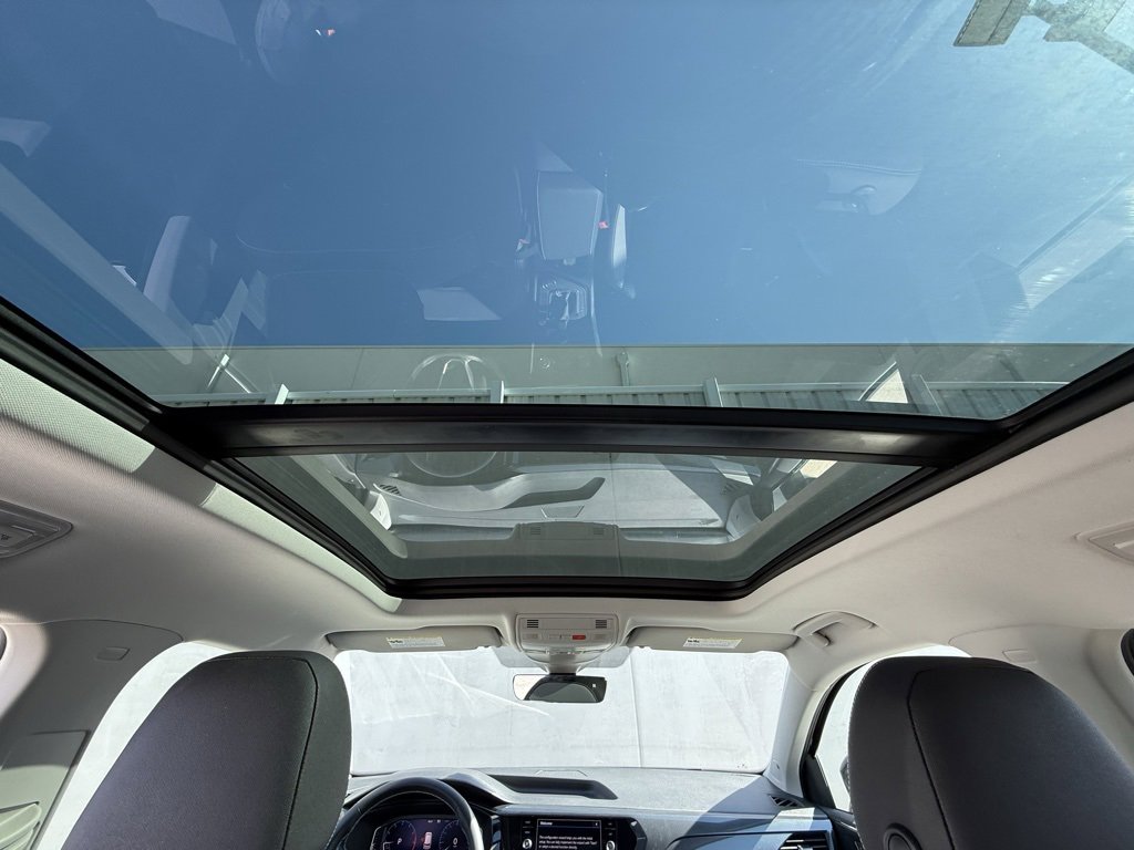 Certified 2024 Volkswagen Taos SEL image 8