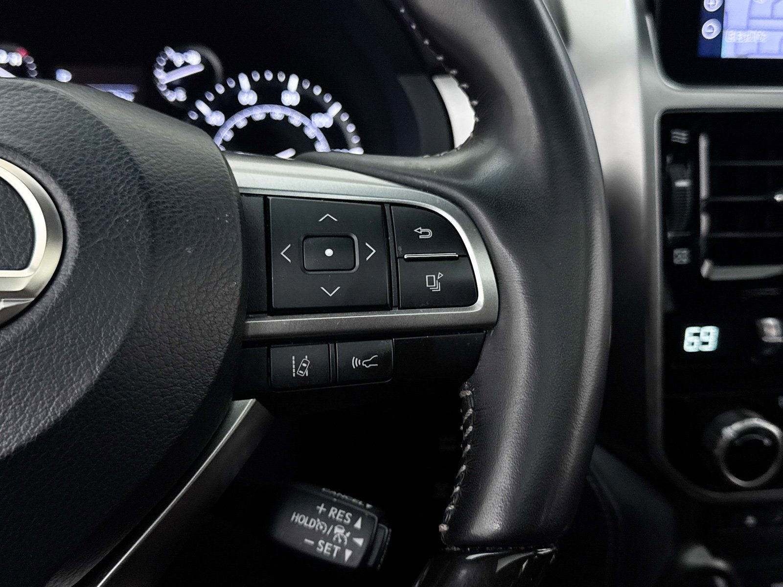 Used 2023 Lexus GX 460 Premium w/ Premium Package image 33