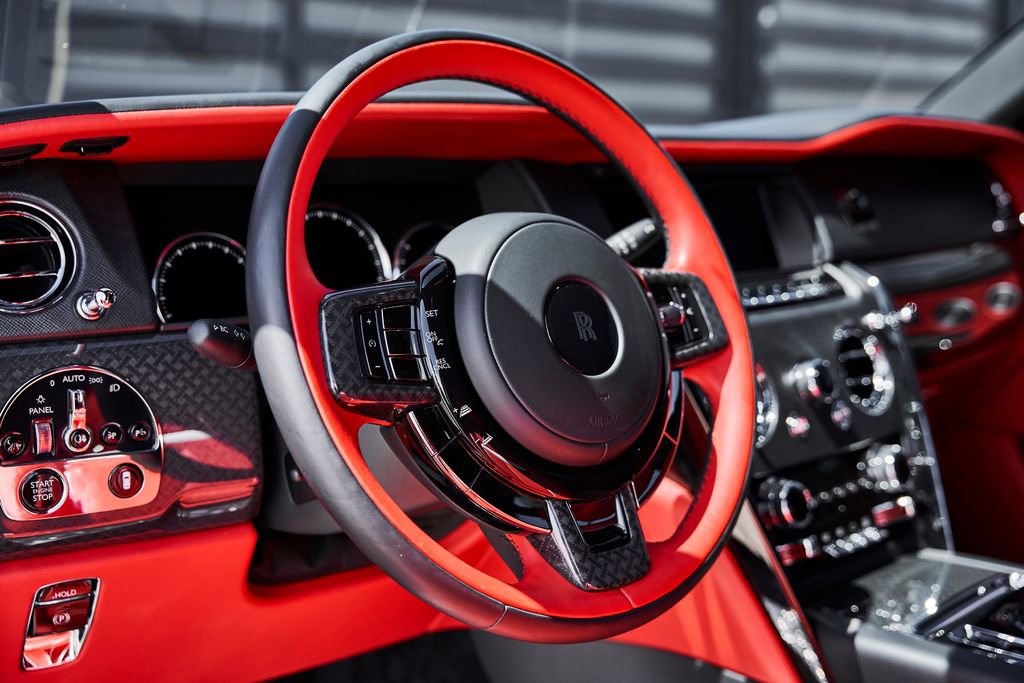 Used 2024 Rolls-Royce Cullinan Black Badge w/ Dark Exterior Package image 41