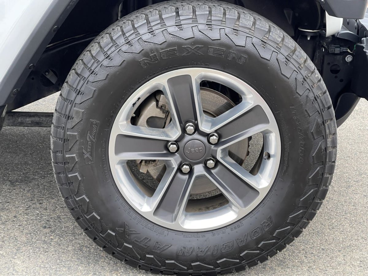 Used 2019 Jeep Wrangler Unlimited Sahara AWD/4WD image 32