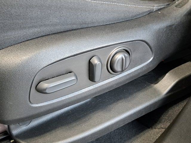 Used 2022 Chevrolet Traverse LT FWD image 24