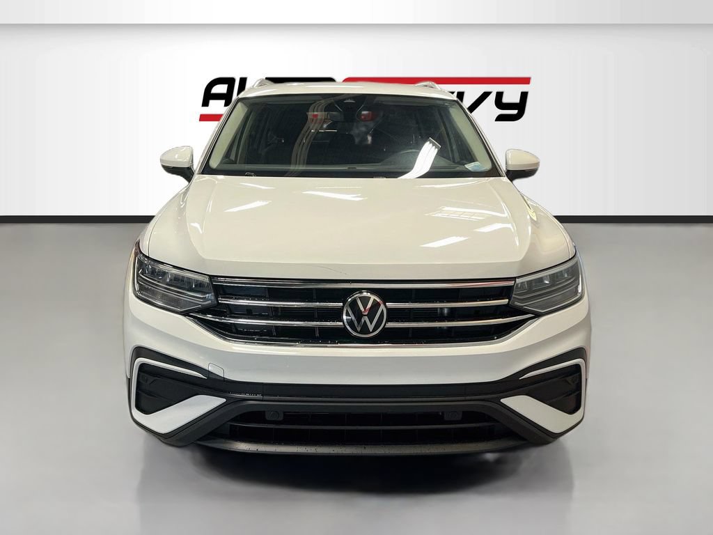 Used 2022 Volkswagen Tiguan SE AWD/4WD image 2