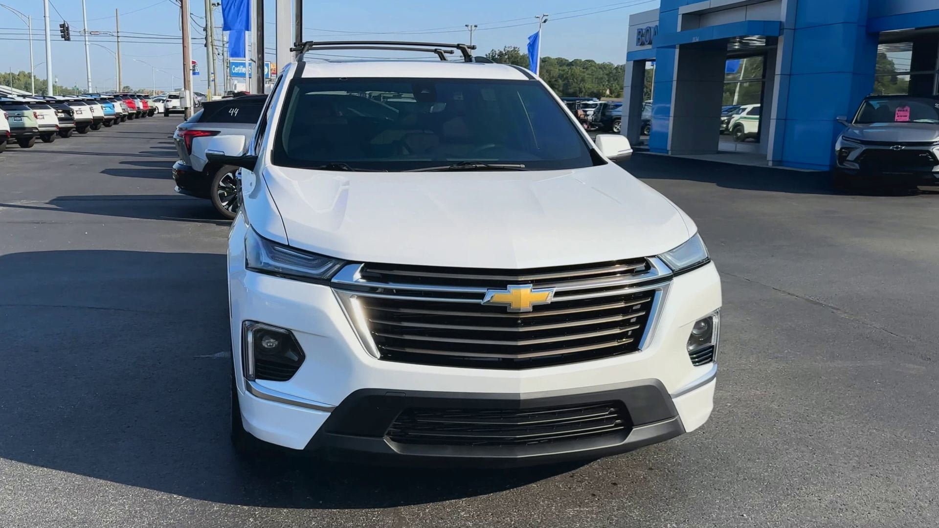 Used 2023 Chevrolet Traverse High Country w/ LPO, 'HIT The Road' Package FWD image 3