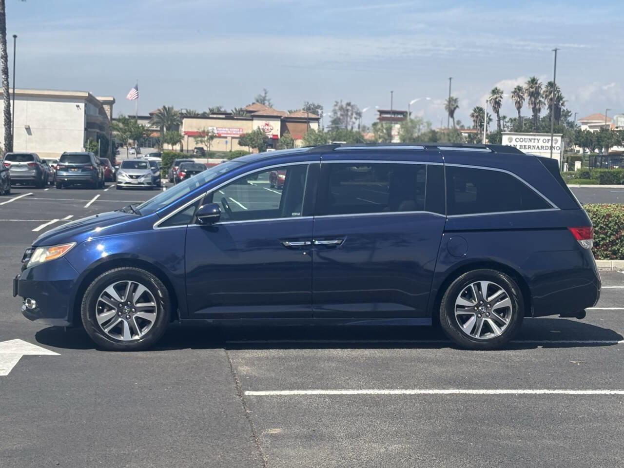 Used 2014 Honda Odyssey Touring Elite image 4
