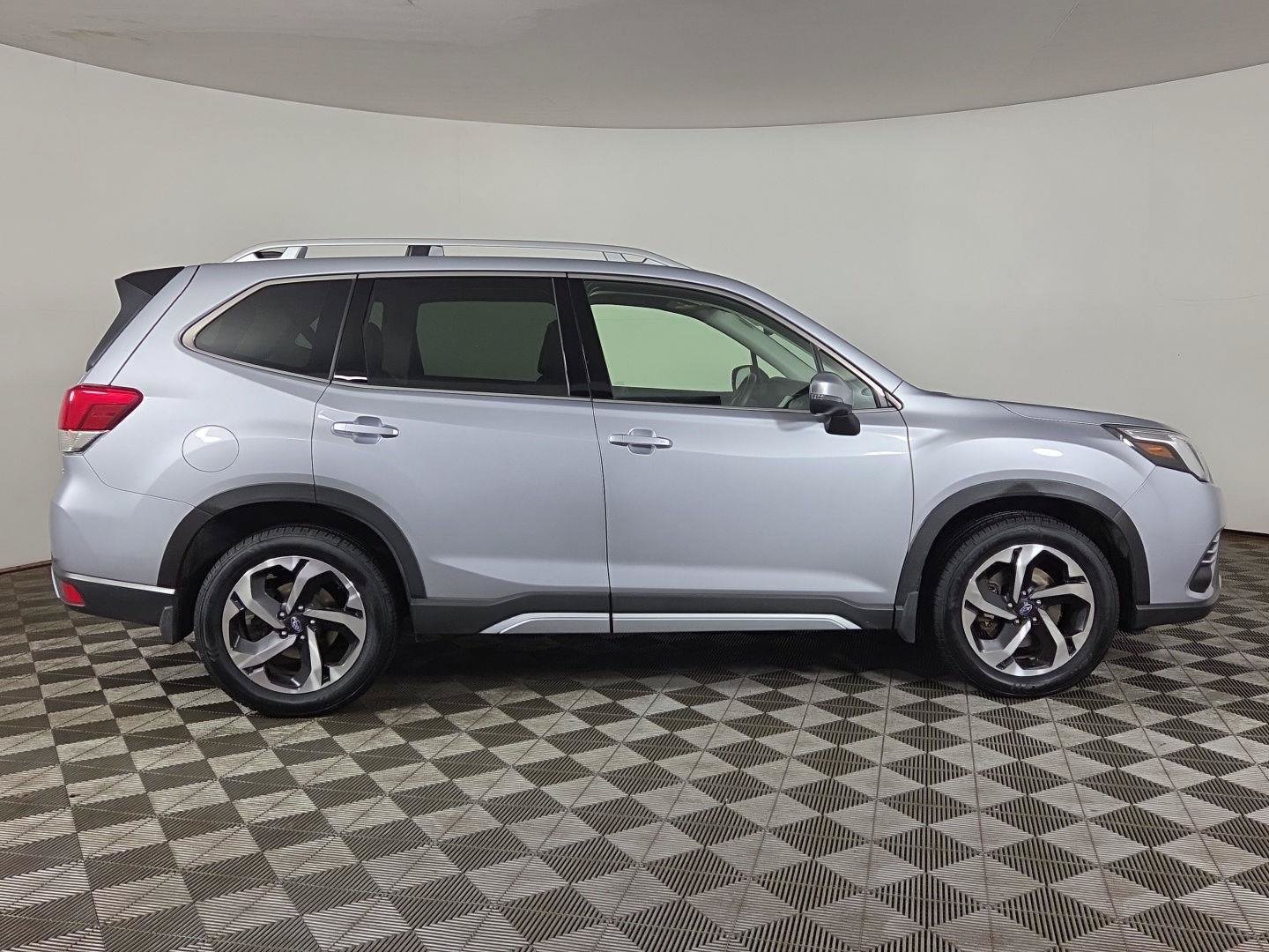 Used 2024 Subaru Forester Touring AWD/4WD image 4
