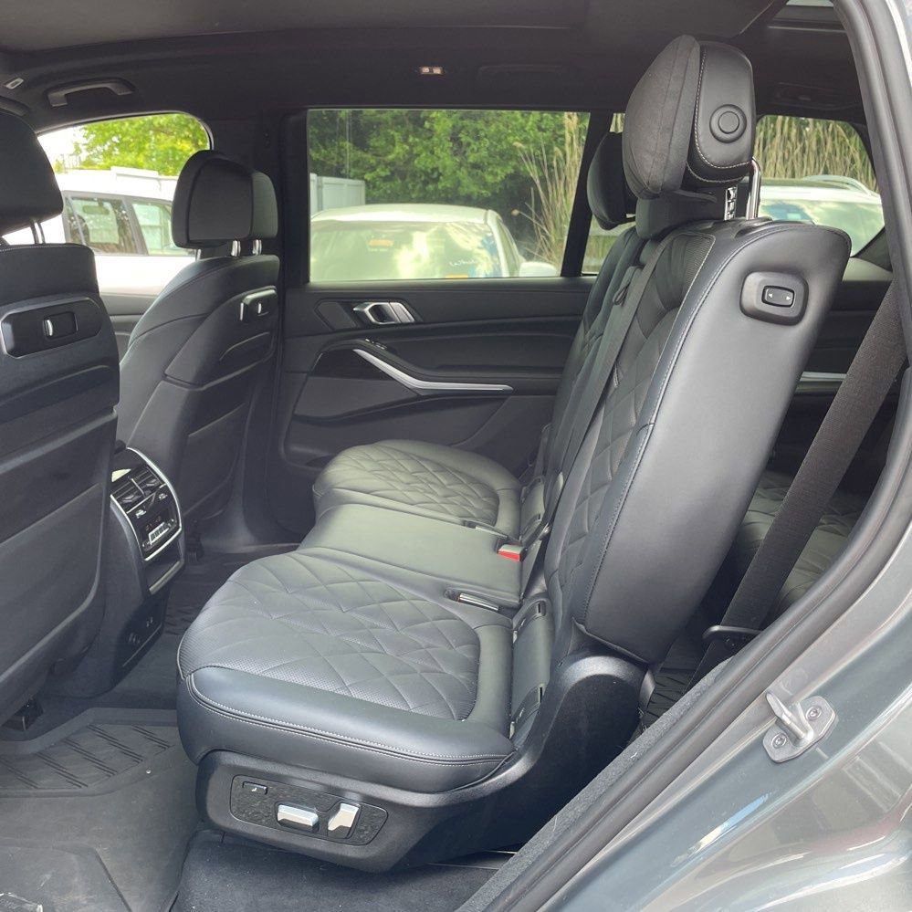 Used 2023 BMW X7 xDrive40i w/ M Sport Package AWD/4WD image 10