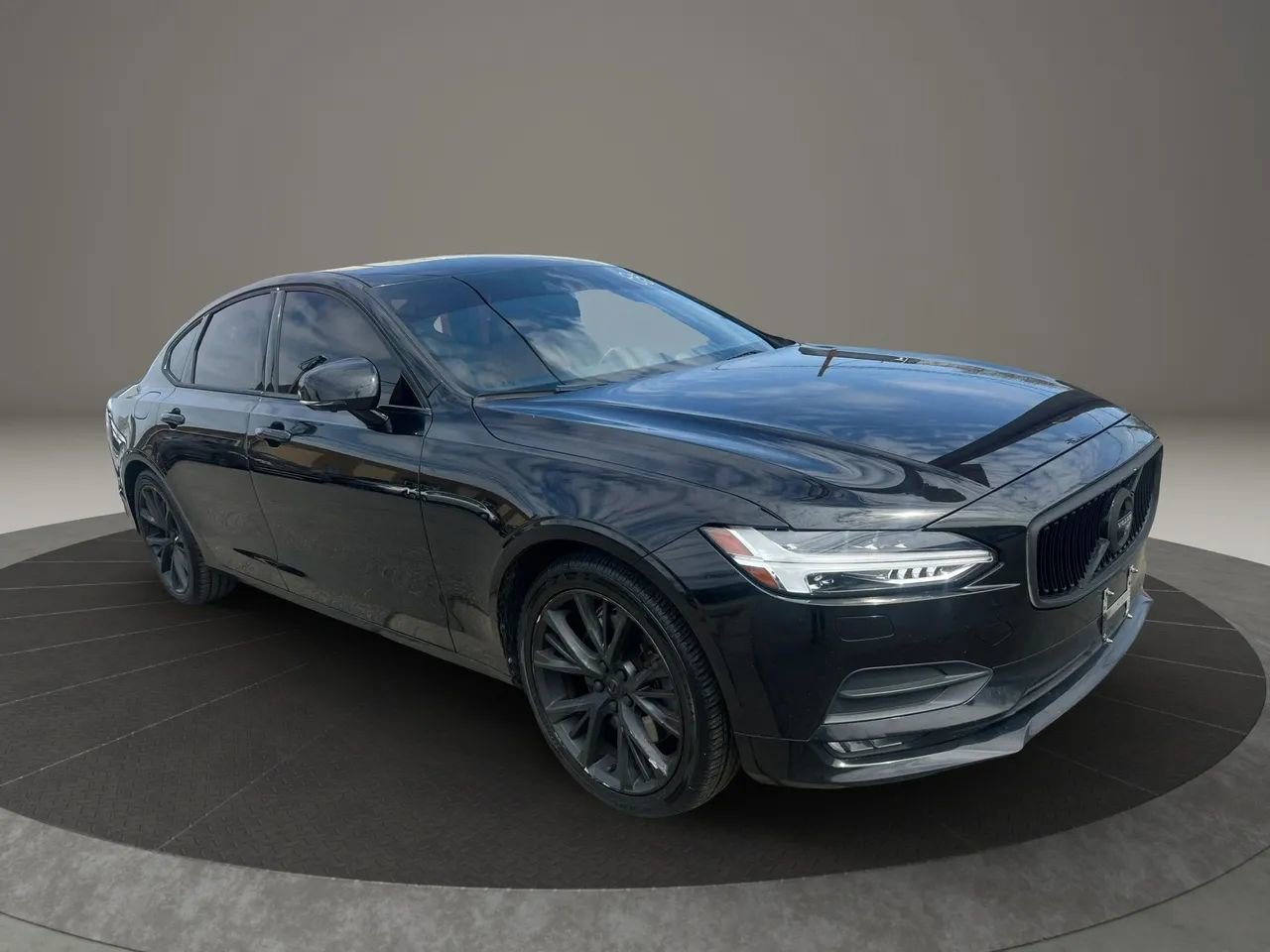 Used 2017 Volvo S90 T6 Momentum w/ Vision Package image 3