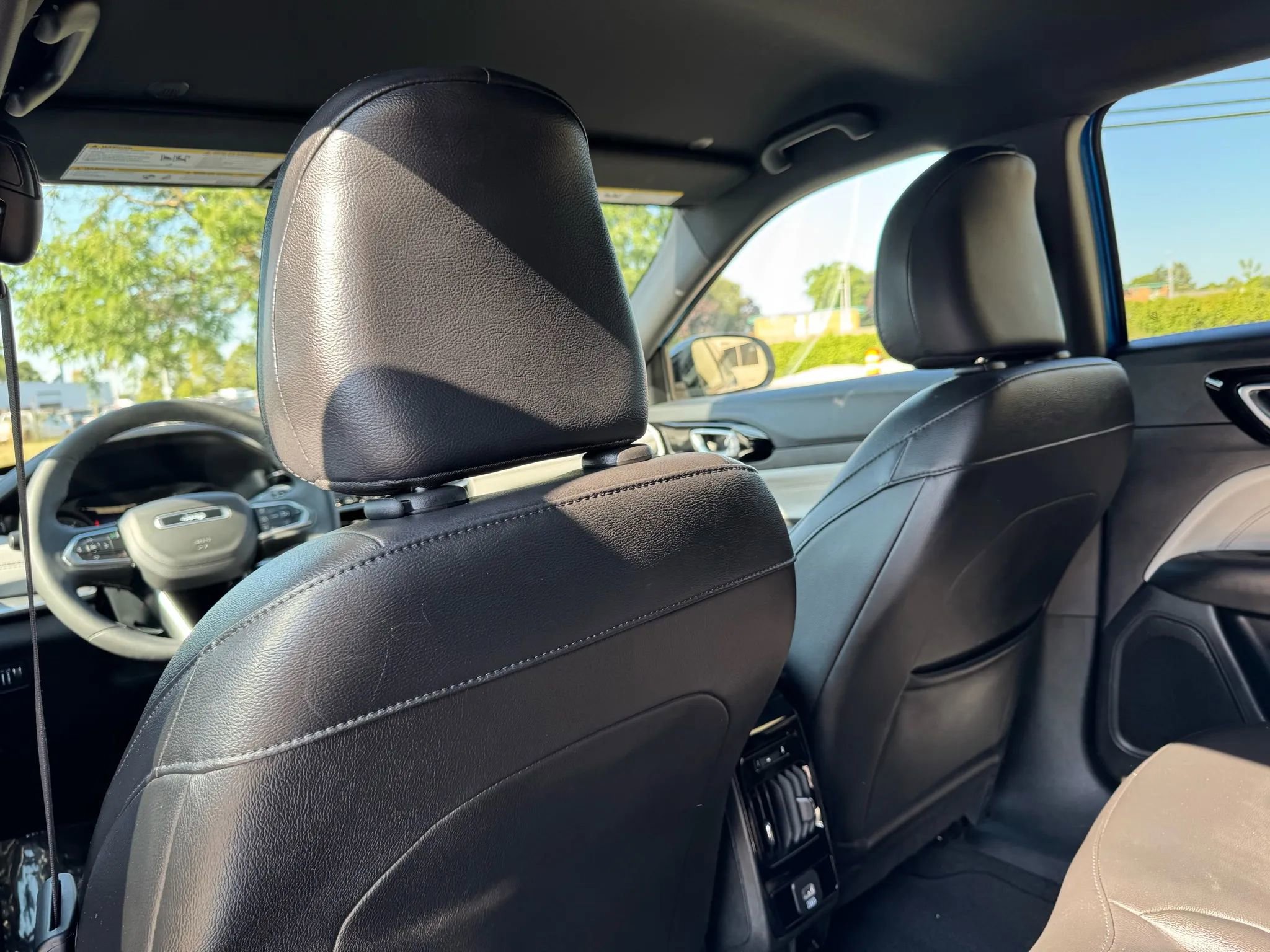 Used 2025 Jeep Compass Limited image 35