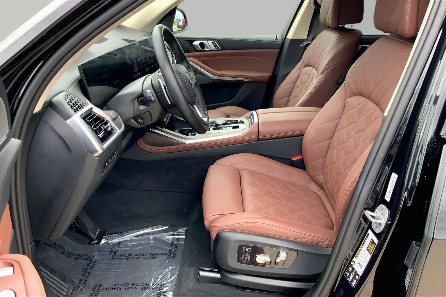 Used 2024 BMW X7 xDrive40i w/ Premium Package AWD/4WD image 8