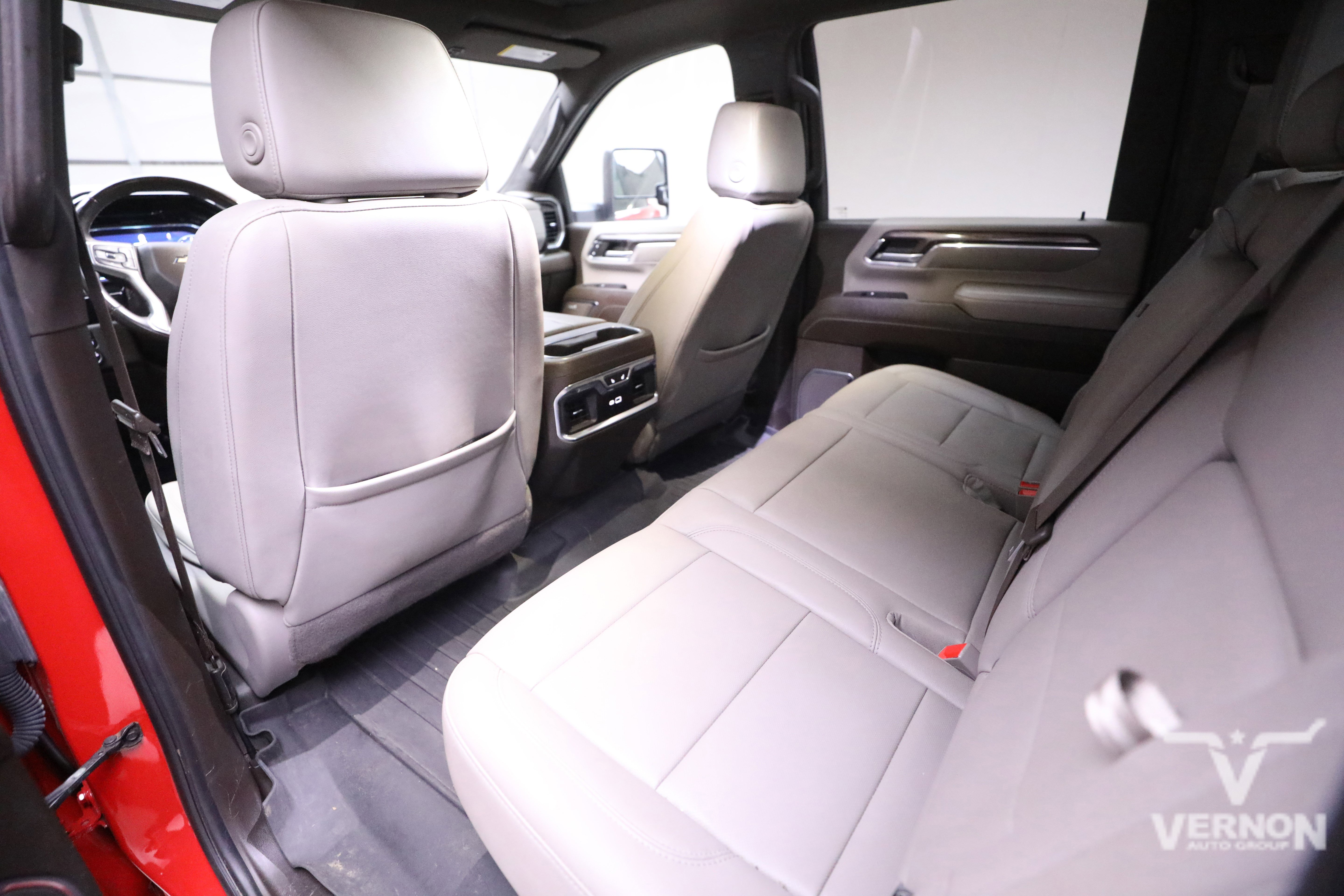 Used 2024 Chevrolet Silverado 3500 LTZ w/ LTZ Convenience Package image 9