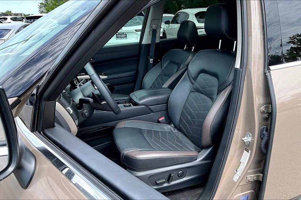 Used 2024 Nissan Pathfinder Platinum w/ Black Appearance Package AWD/4WD image 35
