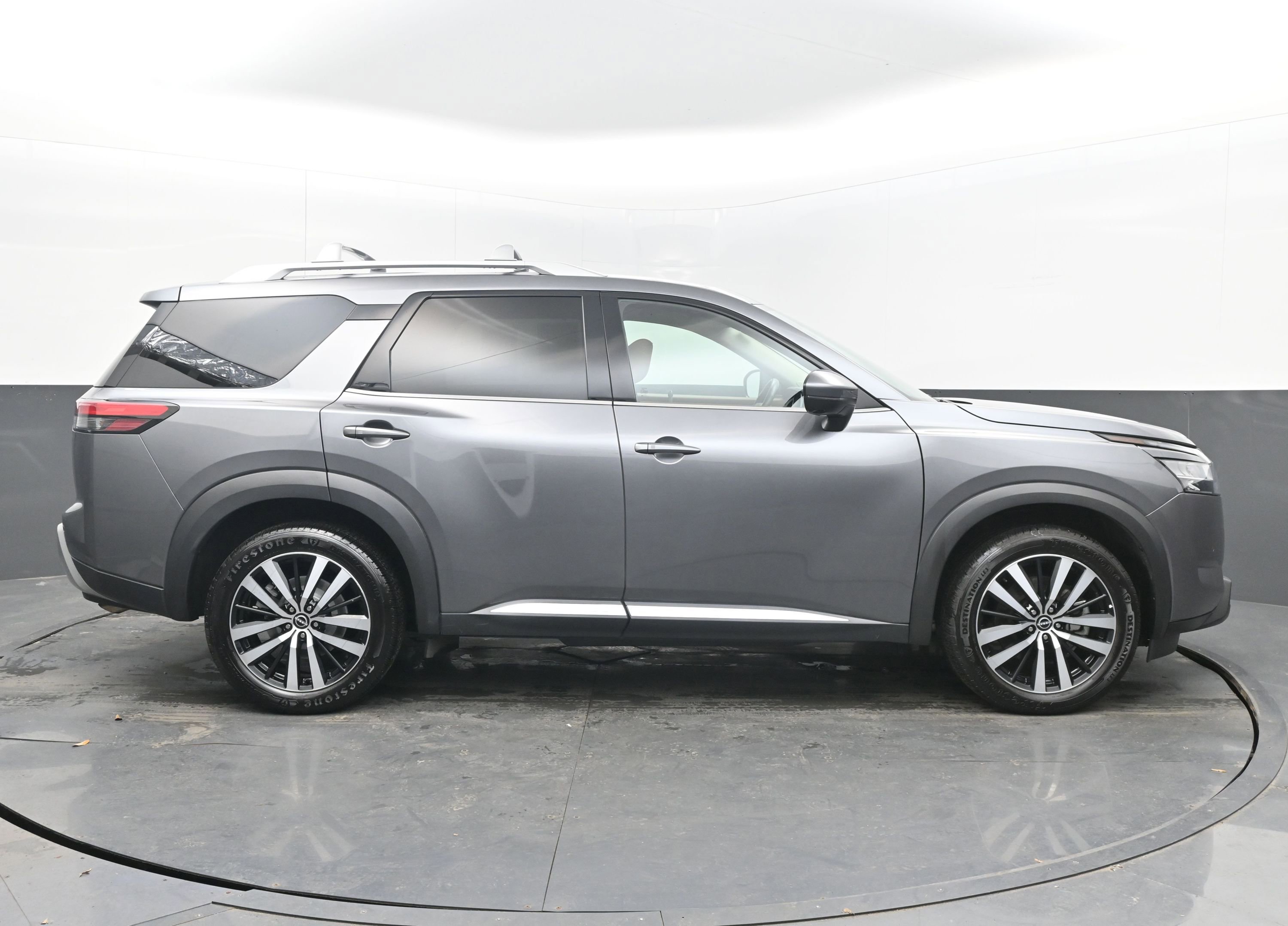 Used 2023 Nissan Pathfinder Platinum w/ Cargo Package image 8