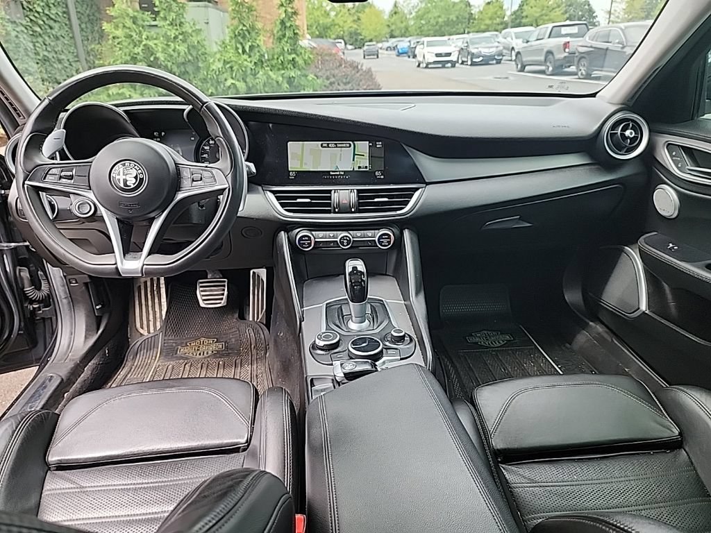 Used 2017 Alfa Romeo Giulia Ti w/ TI 19" Sport Package AWD/4WD image 11
