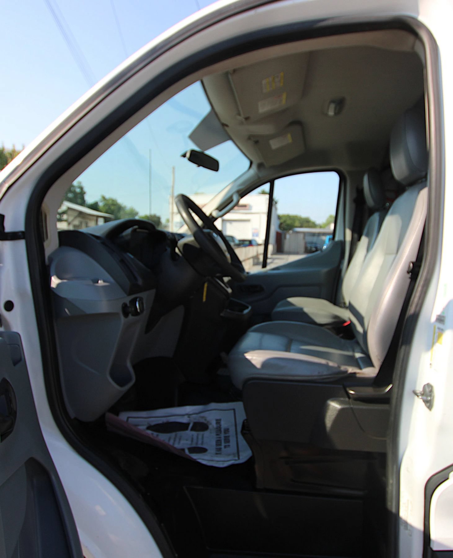 Used 2015 Ford Transit 250 130 Low Roof RWD image 9