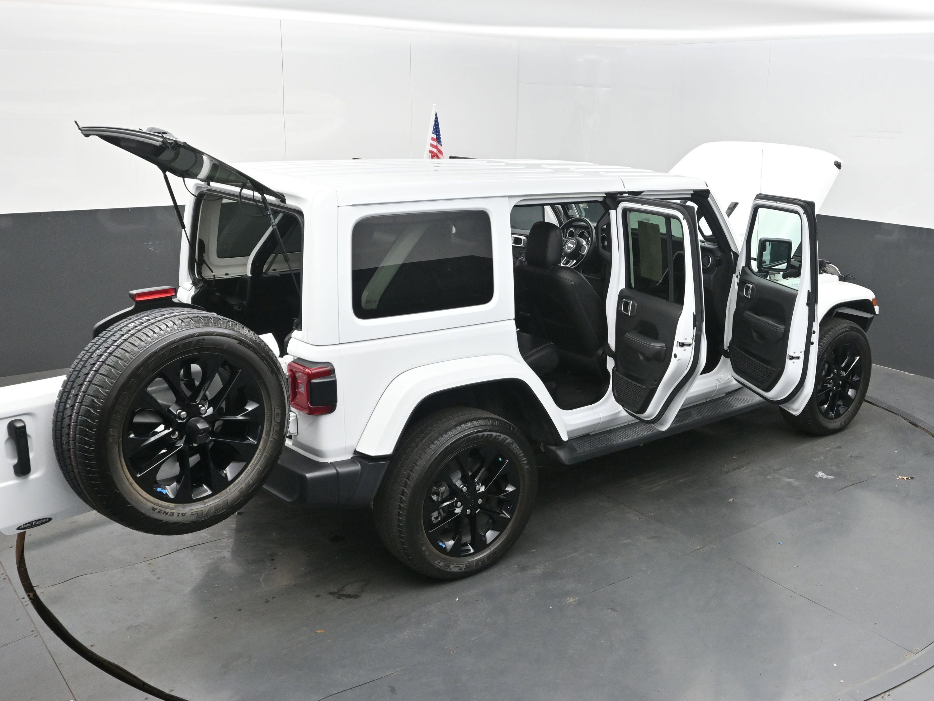Used 2022 Jeep Wrangler Unlimited Sahara w/ Cold Weather Group AWD/4WD image 45