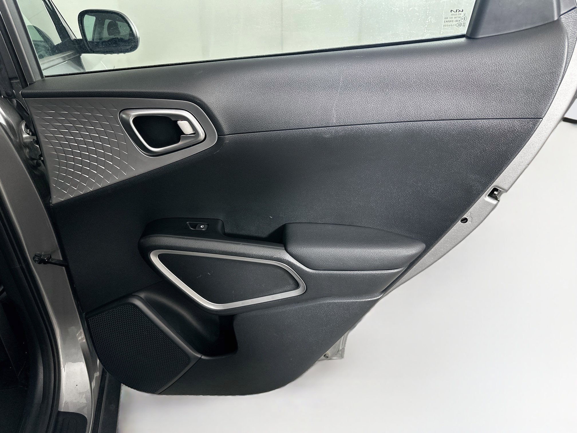 Used 2025 Kia Soul LX w/ LX Technology Package FWD image 28