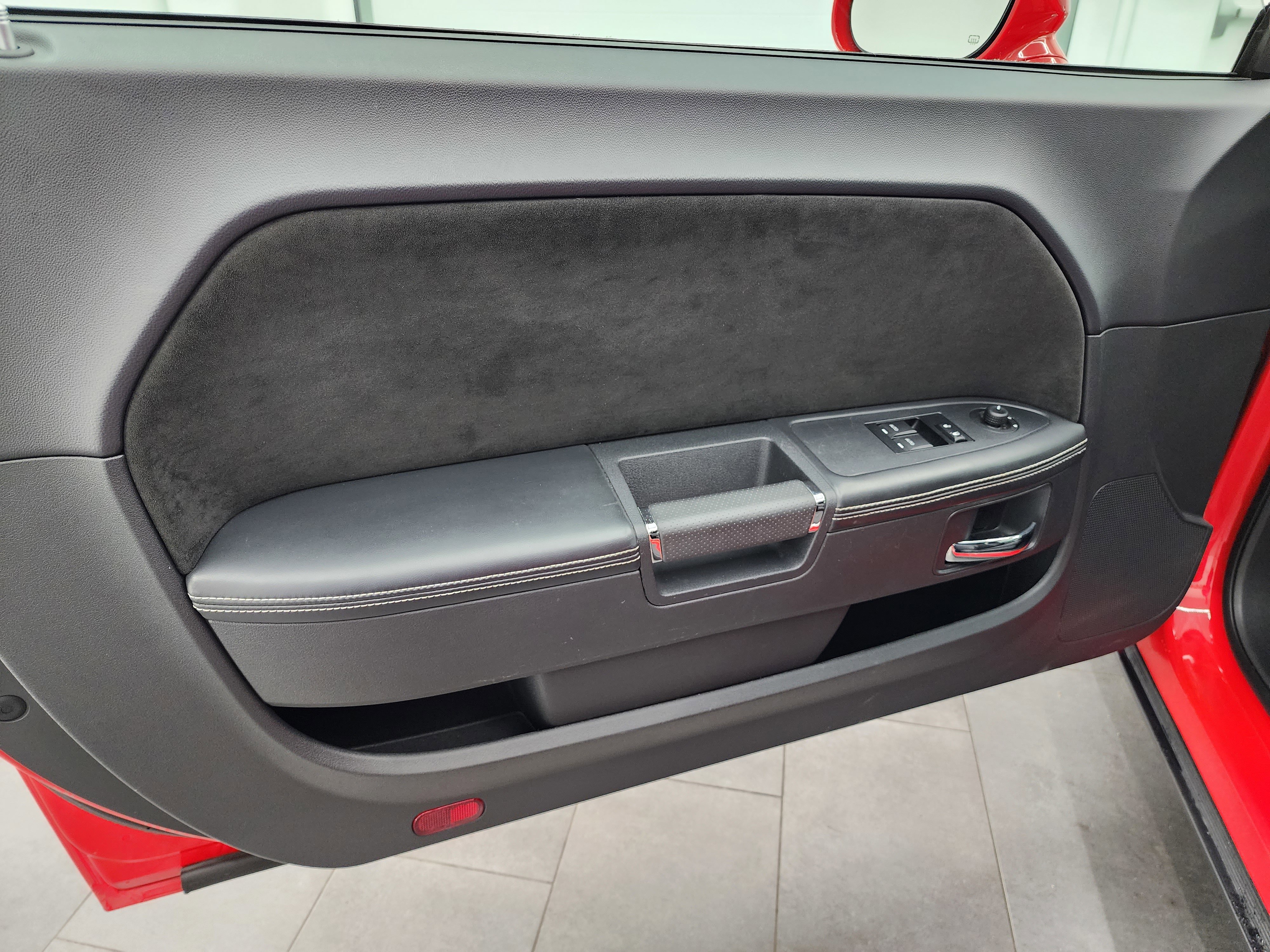 Used 2014 Dodge Challenger SRT8 image 30