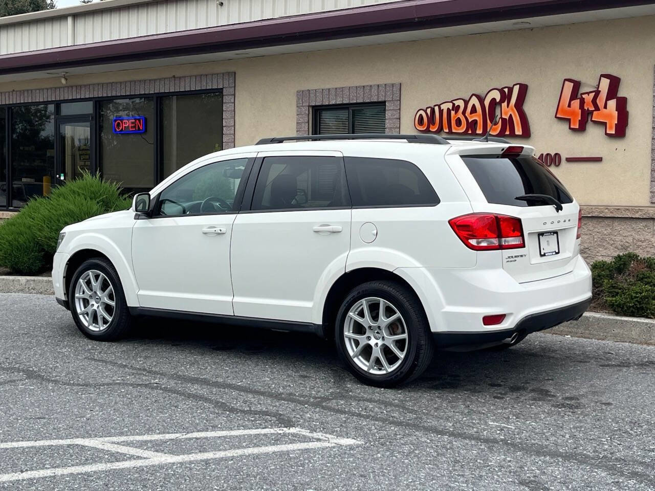 Used 2013 Dodge Journey SXT w/ Flexible Seating Group image 5