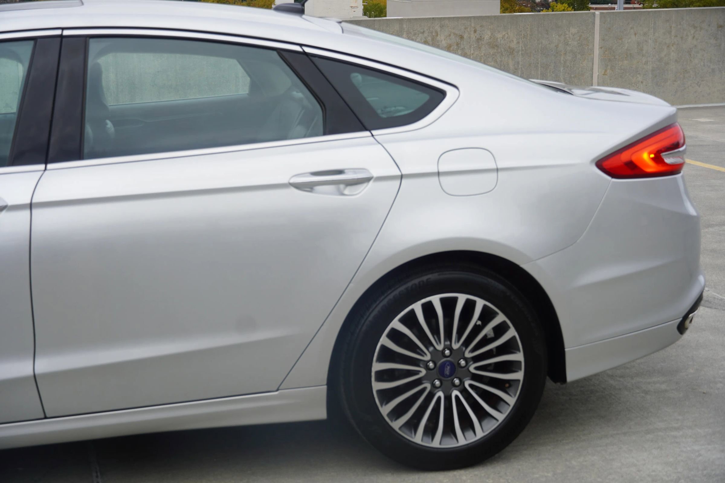 Used 2017 Ford Fusion SE image 28