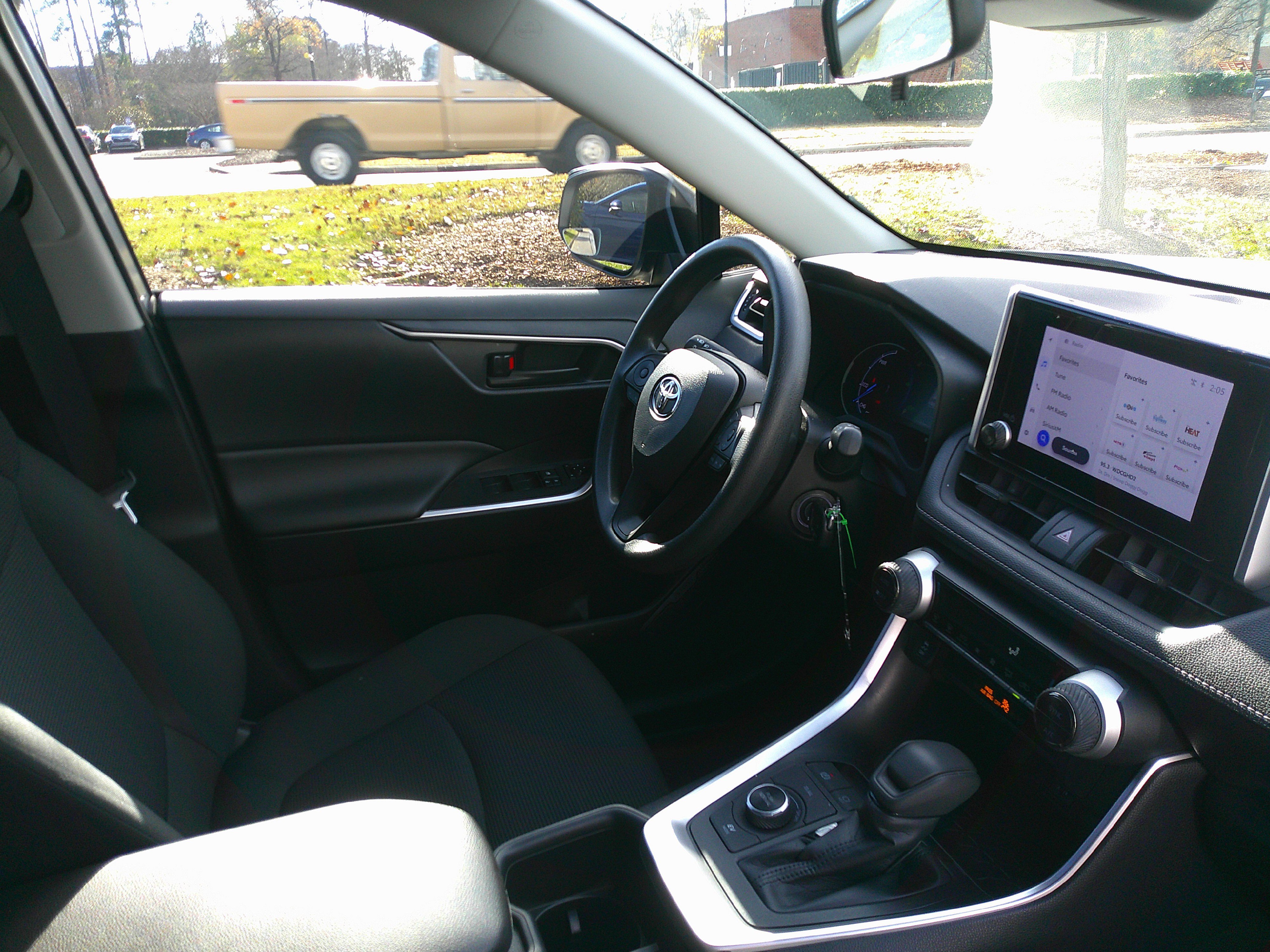 Used 2023 Toyota RAV4 LE image 33