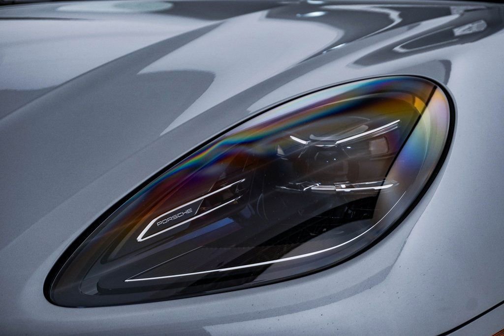 Certified 2025 Porsche Macan image 7