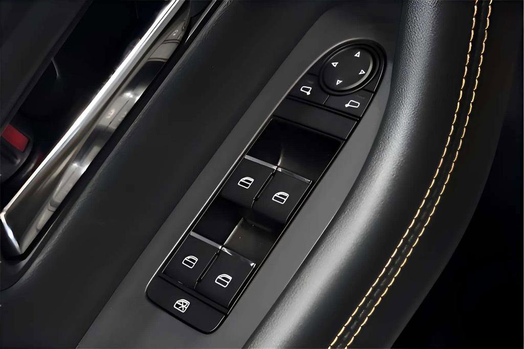 New 2025 MAZDA CX-70 Plug-In Hybrid w/ Premium Pkg AWD/4WD image 24