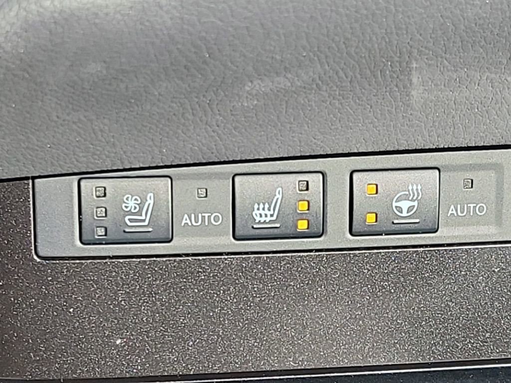 Used 2025 Lexus ES 300h w/ Premium Package image 11