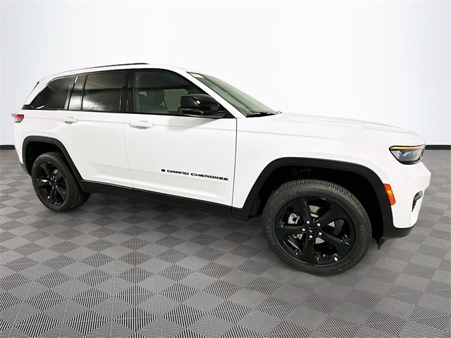 New 2025 Jeep Grand Cherokee Altitude image 3