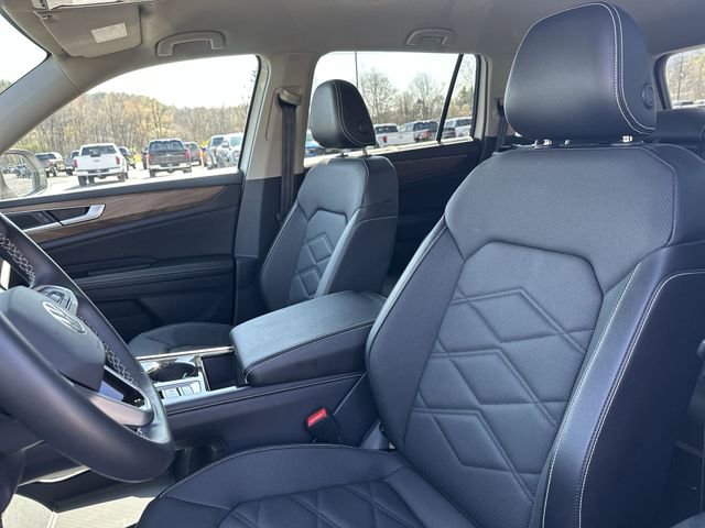 Used 2025 Volkswagen Atlas SE AWD/4WD image 15