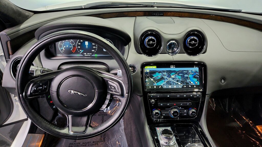 Used 2019 Jaguar XJ AWD image 17