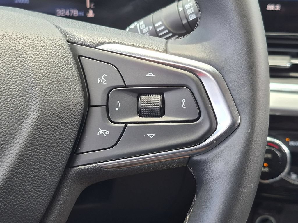 Used 2025 Chevrolet Trax LT w/ LT Convenience Package FWD image 15
